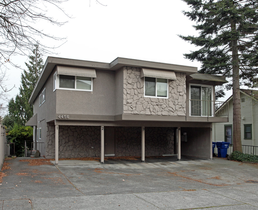 4456 Whitman Ave N in Seattle, WA - Building Photo