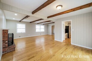 5509 W 92nd Pl in Overland Park, KS - Building Photo