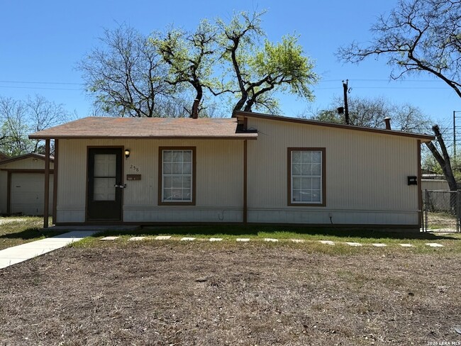258 Cliffwood Dr in San Antonio, TX - Building Photo - Building Photo