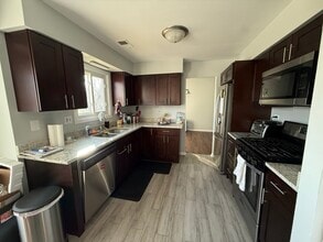 1172 Hill Crest Dr in Carol Stream, IL - Building Photo - Building Photo