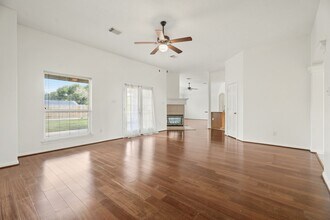 3303 Hickory Knoll Dr in Pearland, TX - Building Photo - Building Photo