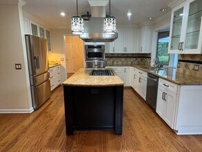 167 Springdale Way in Emerald Hills, CA - Building Photo - Building Photo