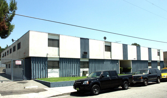 6858 Fulton Ave in North Hollywood, CA - Foto de edificio - Building Photo