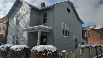 119 N Gilbert St in Iowa City, IA - Building Photo