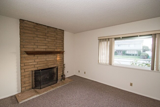 535 Lawnwood Way in Oxnard, CA - Building Photo - Building Photo