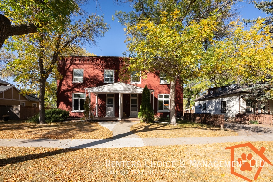 2 Bedroom Pet Friendly Main Floor, BONUS I in Lethbridge, AB - Building Photo