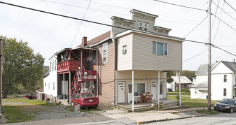 630 W Main St in Rural Valley, PA - Building Photo