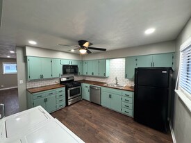 908 S Crutcher Ave in Springfield, MO - Building Photo