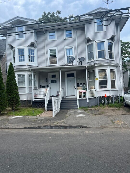 42 Cottage St in Bridgeport, CT - Building Photo