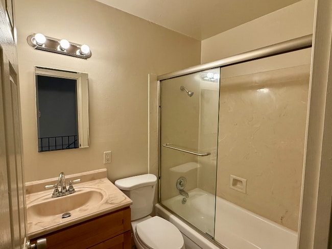 1054 Dolores St in Livermore, CA - Building Photo - Building Photo