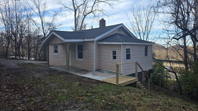 635 E Pine St in Johnson City, TN - Building Photo - Building Photo