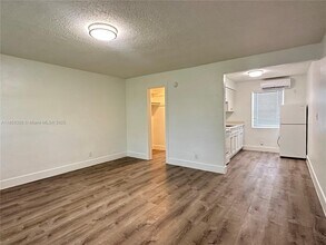 1821 Thomas St in Hollywood, FL - Building Photo - Building Photo