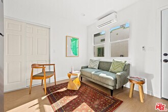 2819 3rd Ave, Unit 2819 in Los Angeles, CA - Building Photo - Building Photo