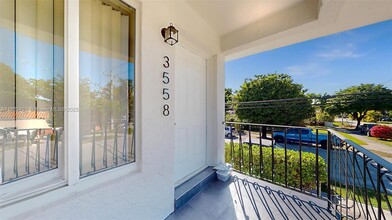 3556 SW 26th St in Miami, FL - Building Photo - Building Photo