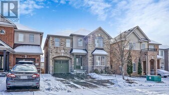 5 Malthouse Cres in Ajax, ON - Building Photo