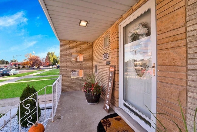 8630 S Komensky Ave in Chicago, IL - Foto de edificio - Building Photo