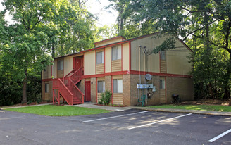 749 Pointe Ct Apartments