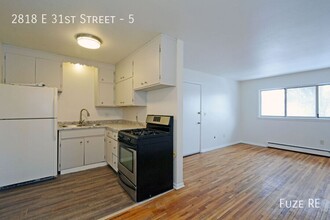 2818 E 31st St in Minneapolis, MN - Foto de edificio - Building Photo