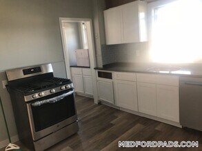 58 Buzzell Ln in Medford, MA - Building Photo - Building Photo