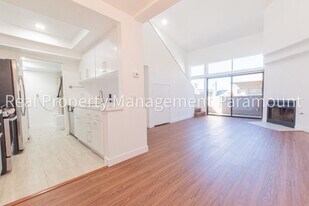 6665 Franklin Ave in Los Angeles, CA - Building Photo