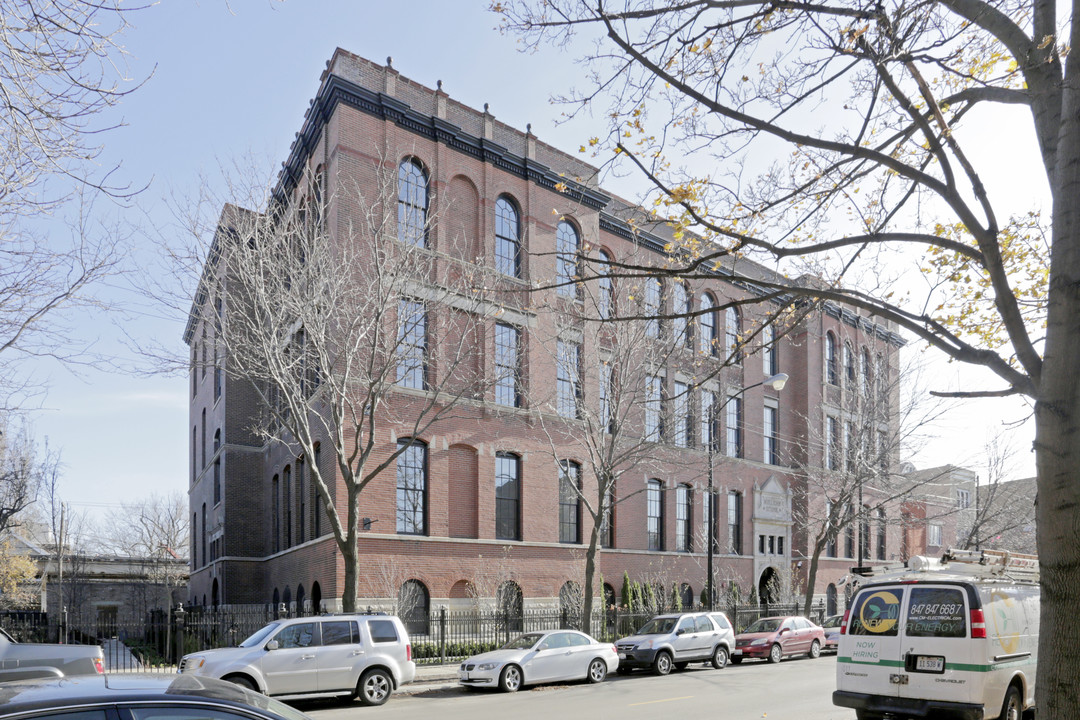 Mulligan School Apartments in Chicago, IL - Building Photo