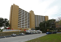 Barbee Towers in Clearwater, FL - Foto de edificio - Building Photo