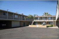 2501 Bishop Dr in Bakersfield, CA - Foto de edificio - Building Photo