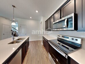 33841 Widman Way in Zephyrhills, FL - Foto de edificio - Building Photo