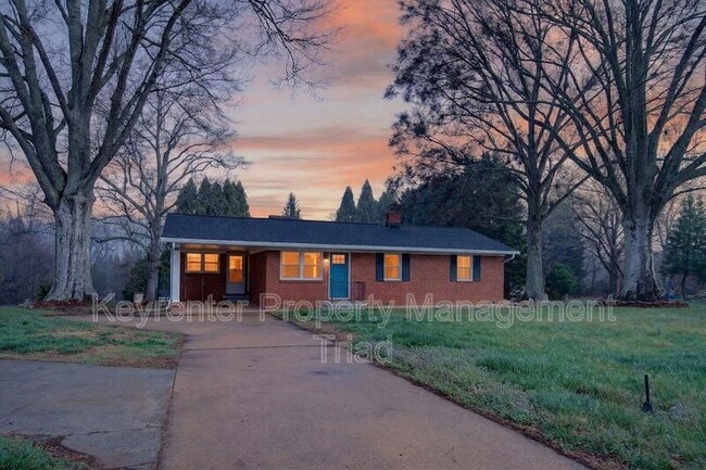 8022 Linville Rd in Oak Ridge, NC - Building Photo - Building Photo