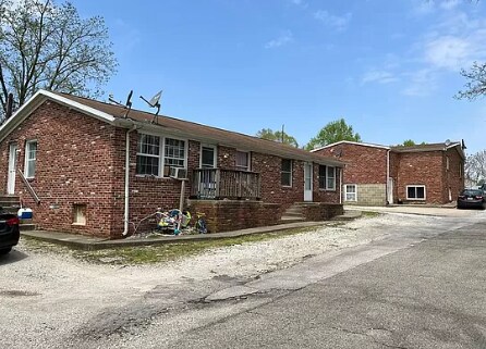 345 E Main St in Ladoga, IN - Building Photo