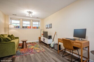 1924 W Roscoe St in Chicago, IL - Building Photo - Building Photo