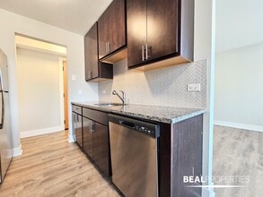 530 W Surf St in Chicago, IL - Building Photo - Building Photo