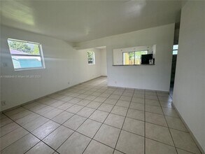 6871 SW 18th Ct in Pompano Beach, FL - Building Photo - Building Photo