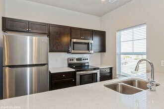 142 Clark Dr in Cedar Rapids, IA - Building Photo - Building Photo