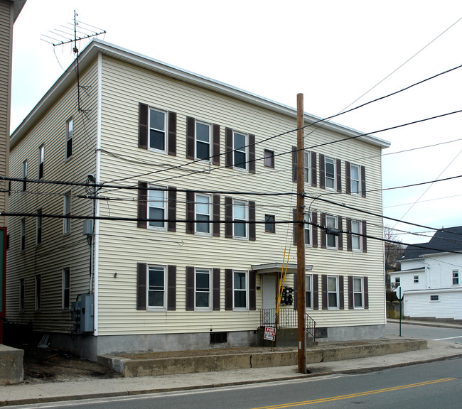 257 Manville Rd in Woonsocket, RI - Building Photo - Building Photo