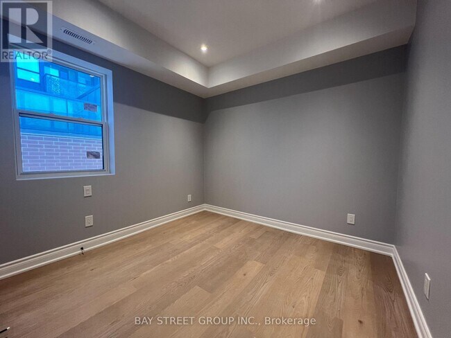 2386 Lake Shore Blvd W in Toronto, ON - Building Photo - Building Photo