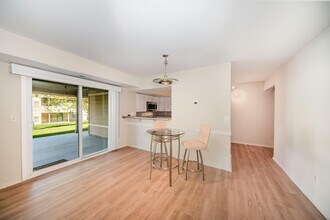 275 Briarcrest Dr in Ann Arbor, MI - Building Photo - Building Photo