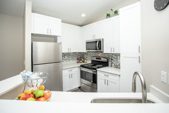 The Crossing at Auburn Hills in Pontiac, MI - Building Photo - Interior Photo