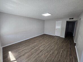 349 River Rd in Santa Rosa, NM - Foto de edificio - Building Photo