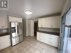 146 Fanshawe Dr in Brampton, ON - Building Photo - Building Photo