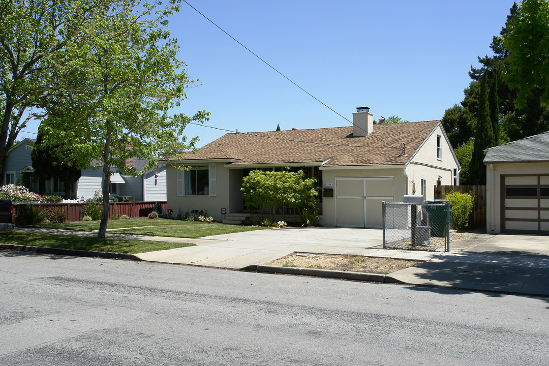 1046 10th Ave in Redwood City, CA - Building Photo