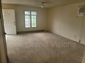 1305 18th St in Charleston, IL - Building Photo - Building Photo