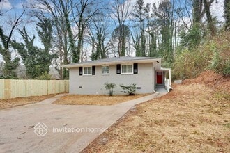 992 Washington Rd in East Point, GA - Building Photo - Building Photo