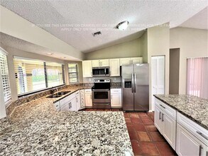 1944 Lynton Cir in Wellington, FL - Foto de edificio - Building Photo