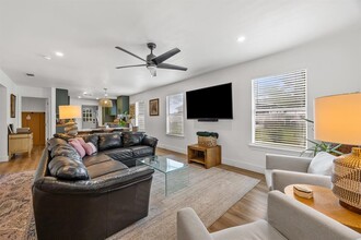 1807 Pecan St in Bastrop, TX - Building Photo - Building Photo
