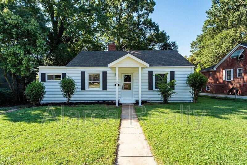 1127 Skyview Rd in Charlotte, NC - Building Photo