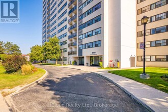 2900 Battleford Rd in Mississauga, ON - Building Photo - Building Photo