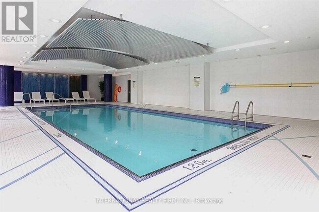 5162 Yonge St in Toronto, ON - Building Photo - Building Photo