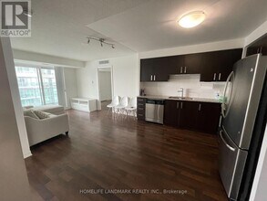 17 Anndale Dr in Toronto, ON - Building Photo - Building Photo