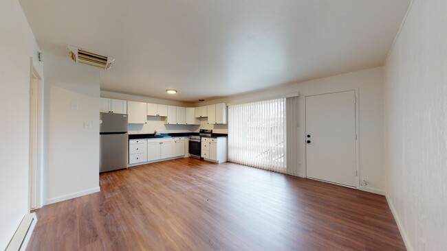 2405 Old Eureka Way, Unit 3 in Redding, CA - Building Photo - Building Photo